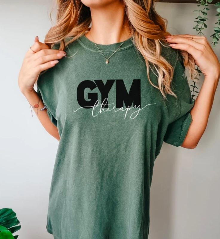 Women’s Workout Shirt, Oversized Gym Shirt, Gym Therapy Shirt, Women Gym Attire, Minimalist Gym Shirt,Gifts for Him, Gifts for Her, Streetwear Womenswear Tops Women Crewneck Round Neck