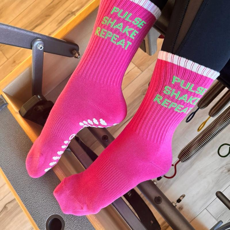 PILATES CREW GRIP SOCKS , “PULSE SHAKE REPEAT” , cotton, reformer socks Fit Hot Pink Comfort Workout